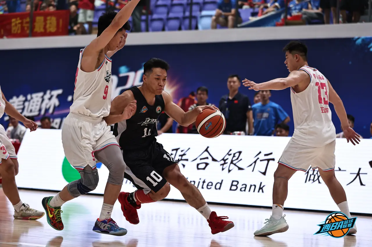 友谊赛, 曾带领校球 友谊赛, 曾带领校球