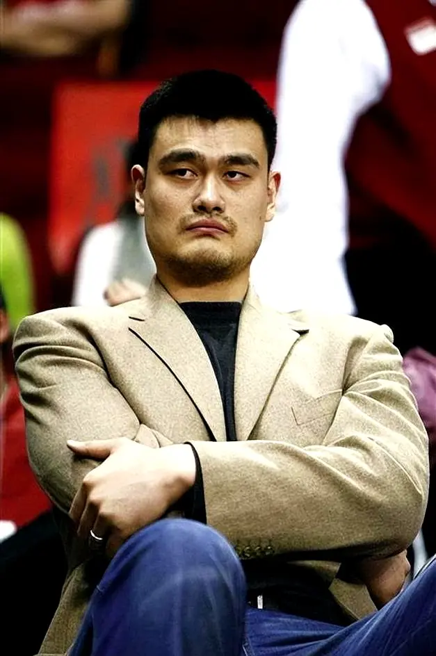 肩负起重塑, 篮球的未来, 姚明还积极 肩负起重塑, 篮球的未来, 姚明还积极