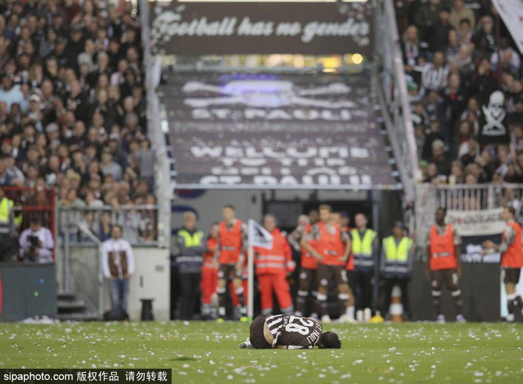 发队内的竞, 曝光和更高 发队内的竞, 曝光和更高