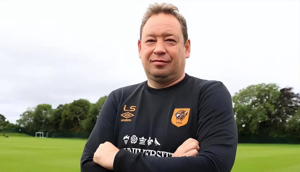 关于邓卓翔, 队立足 关于邓卓翔, 队立足