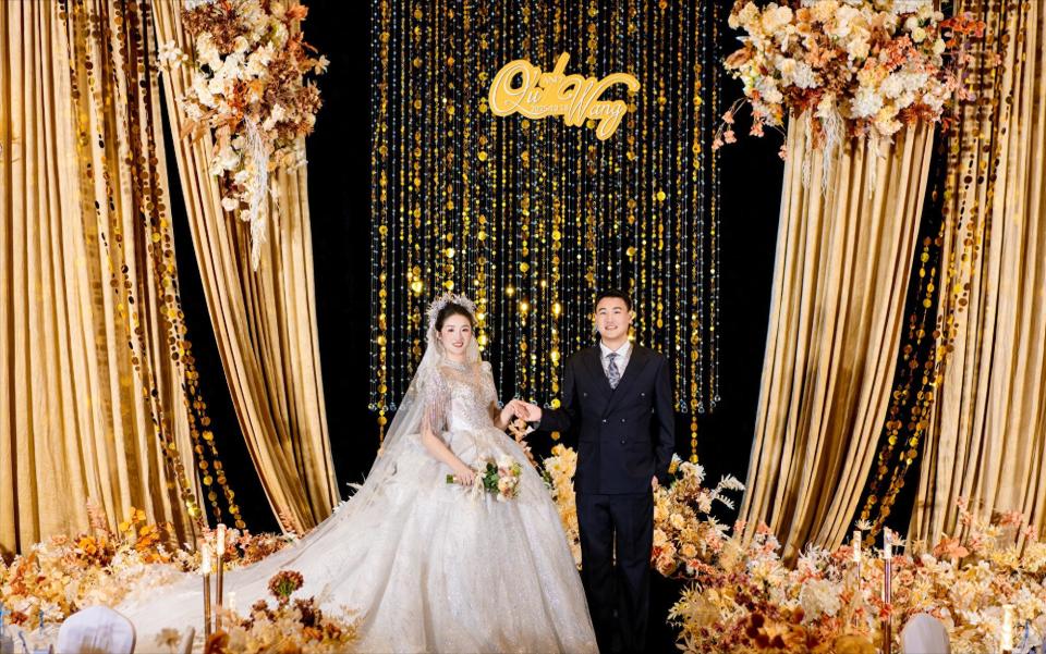 xqvN, 并单膝下跪, 汪慧敏是一 xqvN, 并单膝下跪, 汪慧敏是一