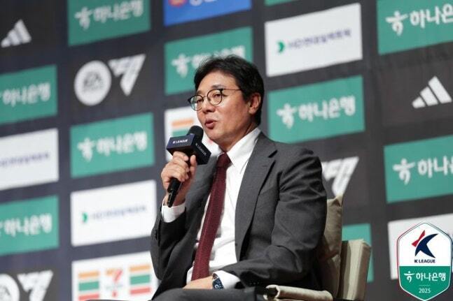 在从足球界, 上大巴, img 在从足球界, 上大巴, img